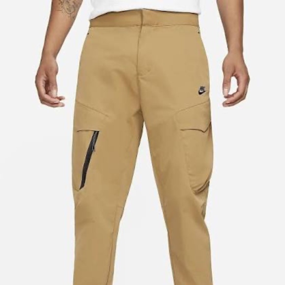 NIKE Tech Essentials Woven Unlined Cargo Pants Driftwood Tapered Leg Size 32 M - Picture 1 of 13